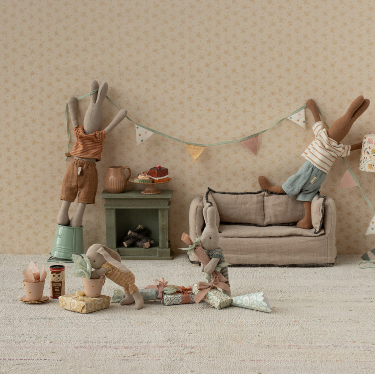 Maileg Cakes and Cake Stand, Mini