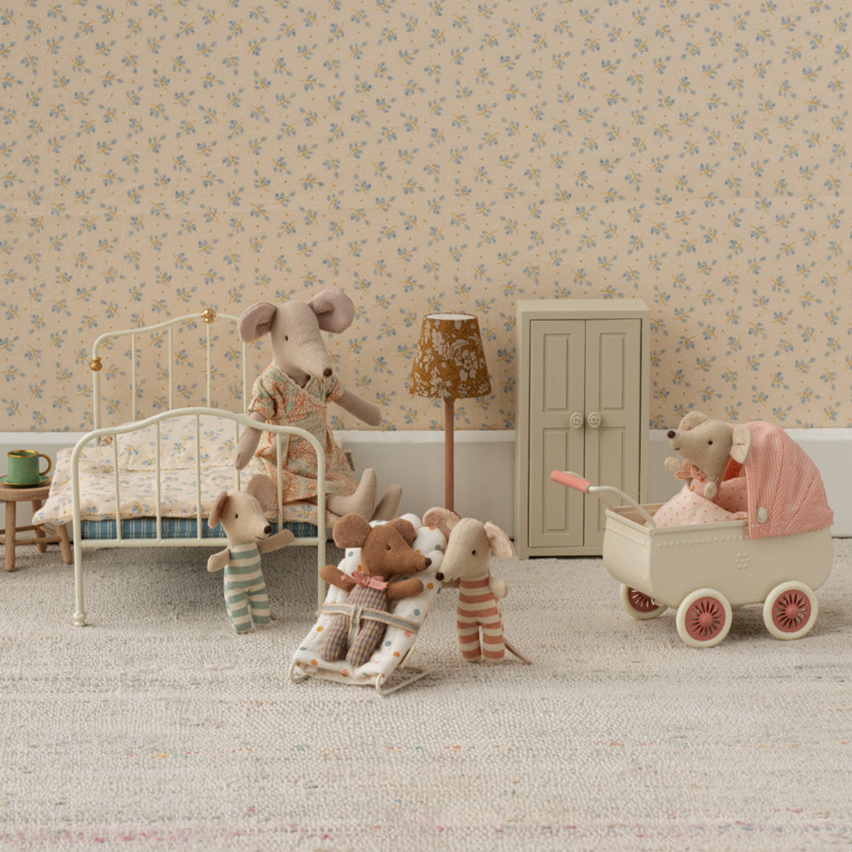 Maileg Mouse size Pram, Coral