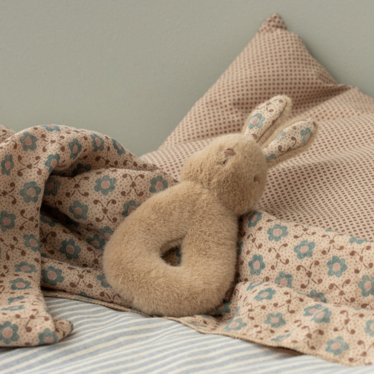 Maileg Rabbit Rattle Set, Cream Peach