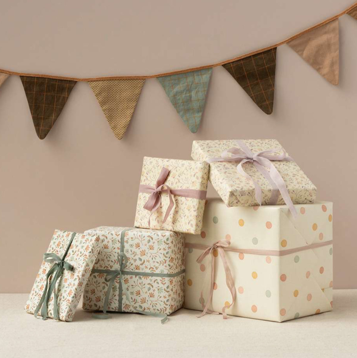 Maileg Wrapping Paper, Multi Dots, 11 yards