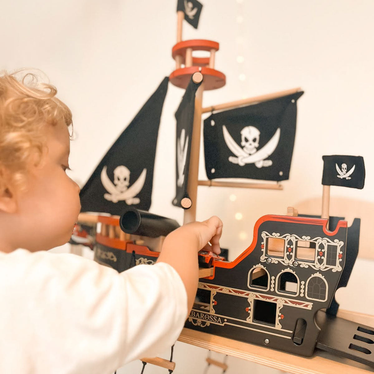 Le Toy Van Barbarossa Pirate Ship