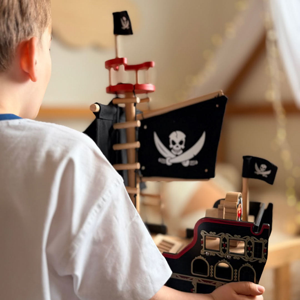 Le Toy Van Barbarossa Pirate Ship