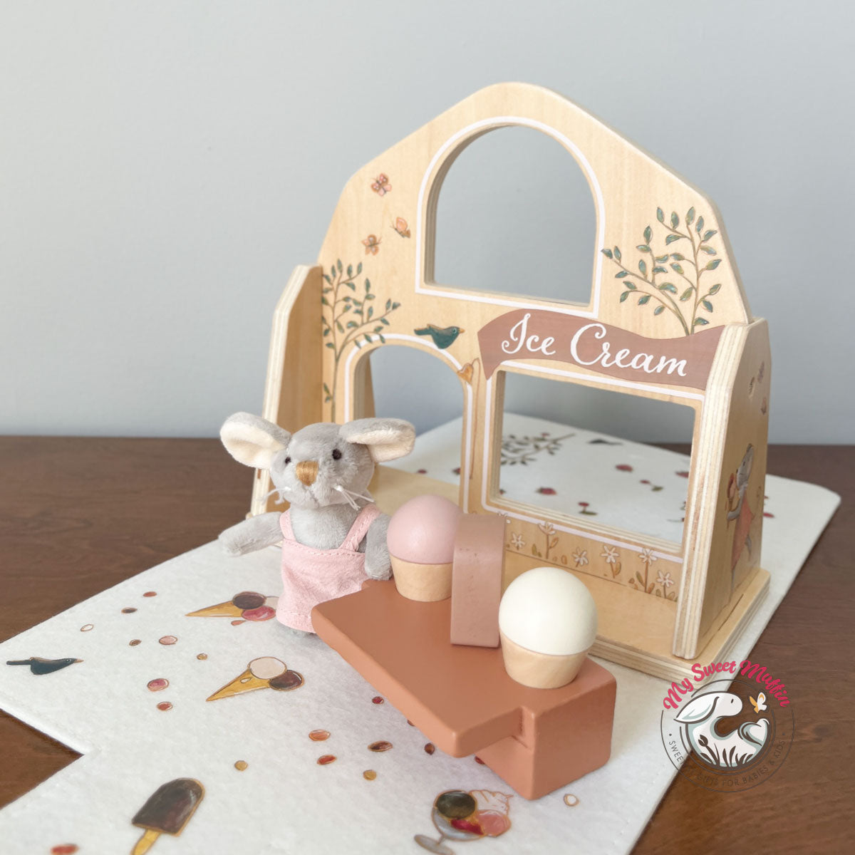 Little Ice Cream Shop of Agatha the Mouse