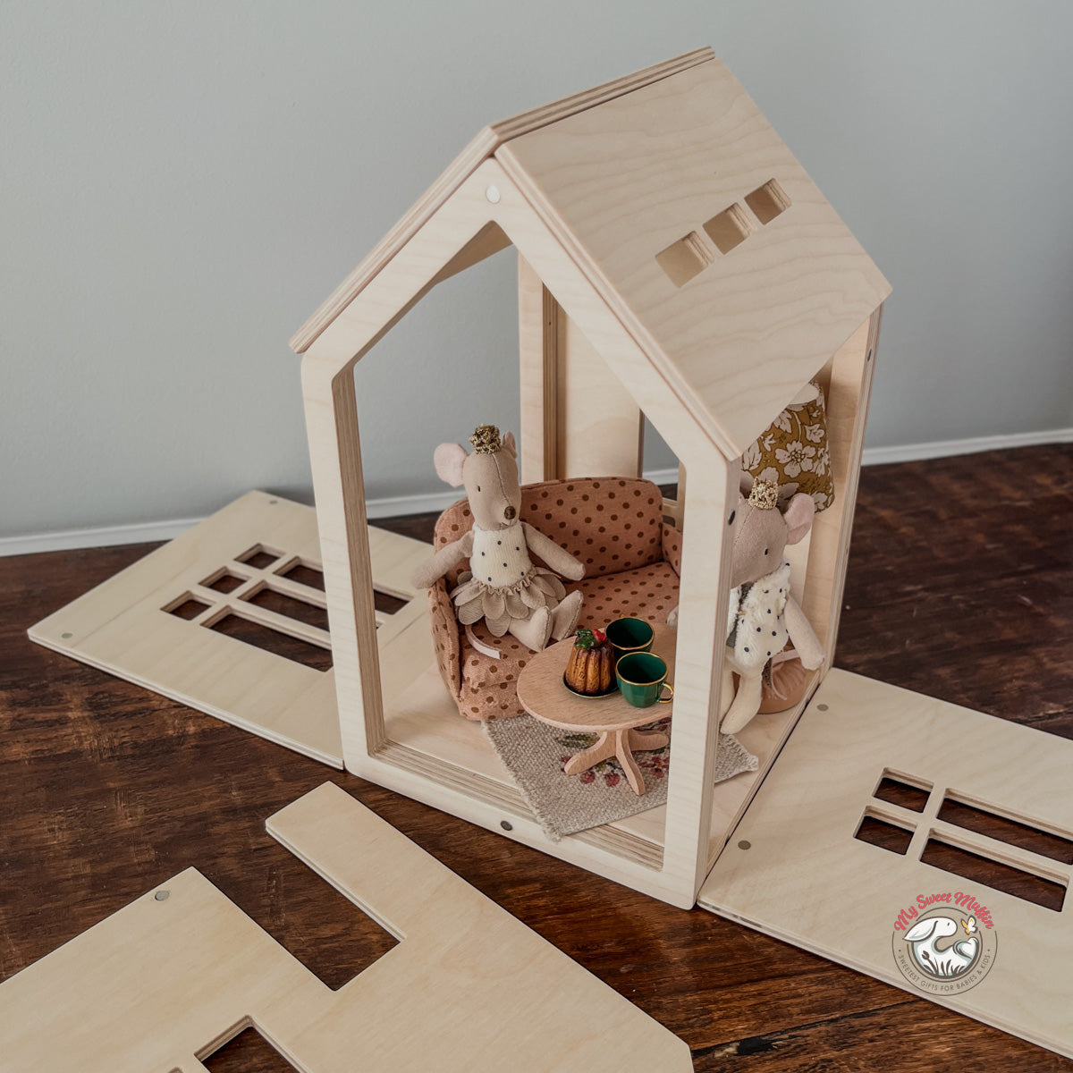 Babai Magnetic Wooden Doll House, Folk Story, Large