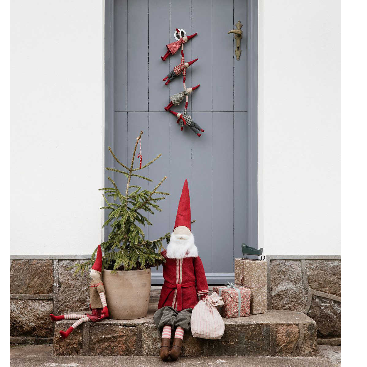 Maileg Climbing Pixy with Magnetic Hands, Size 1