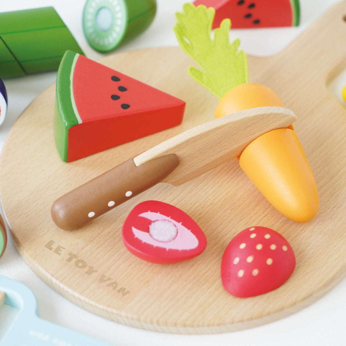 Le Toy Van Wooden Chopping Board & Play Food
