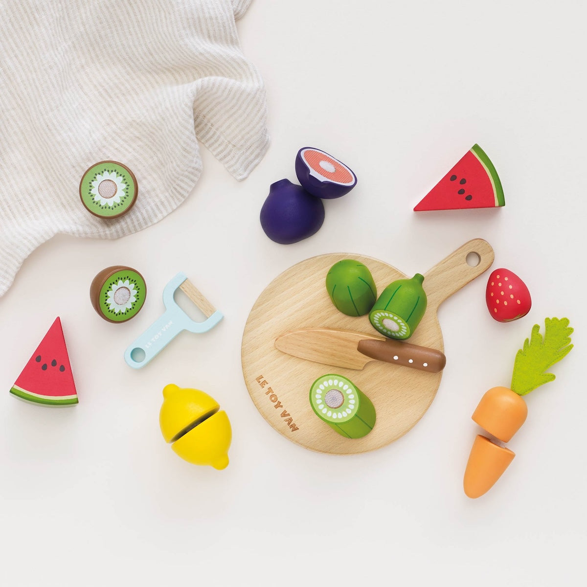 Le Toy Van Wooden Chopping Board & Play Food