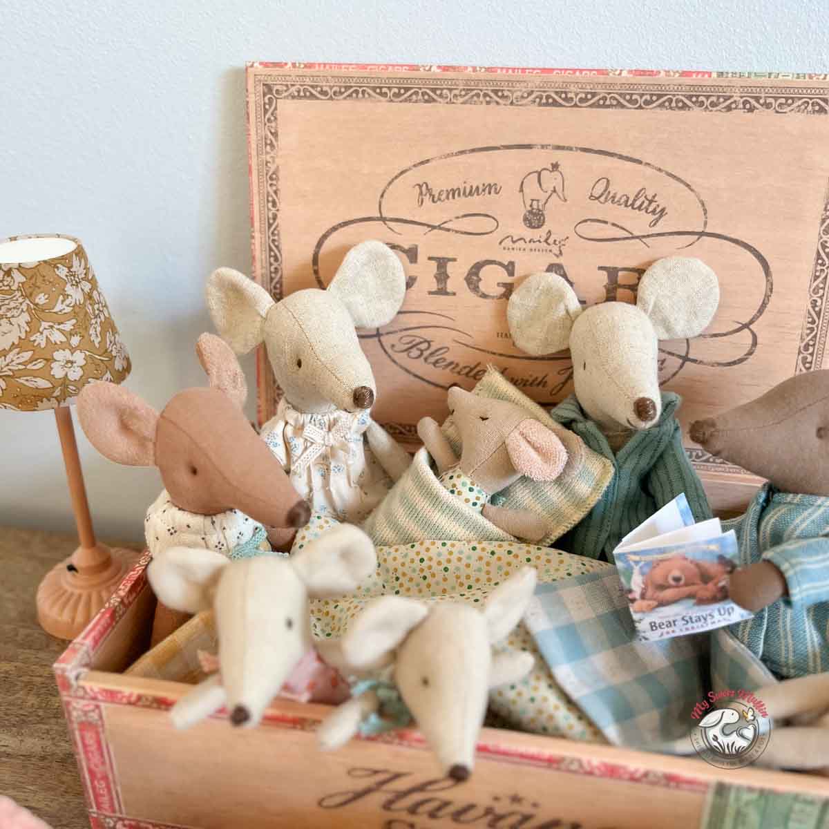Maileg Mom and Dad Mice in Cigar Box