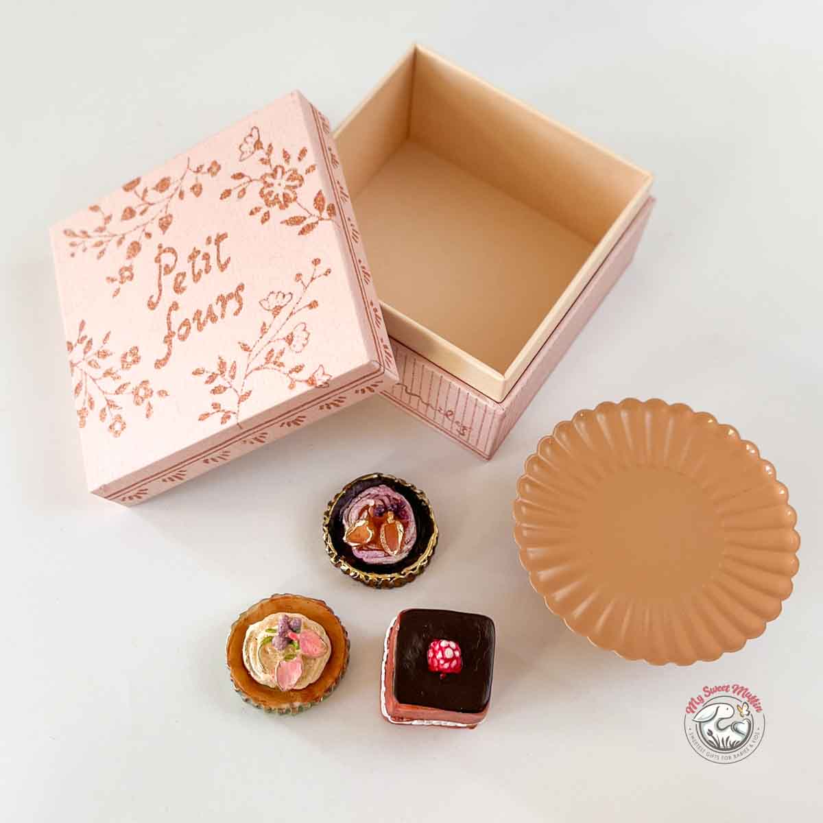 Maileg Cakes and Cake Stand, Mini