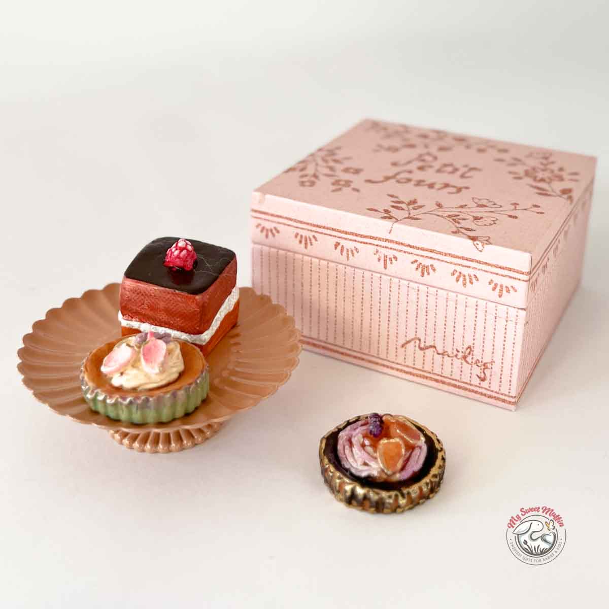 Maileg Cakes and Cake Stand, Mini