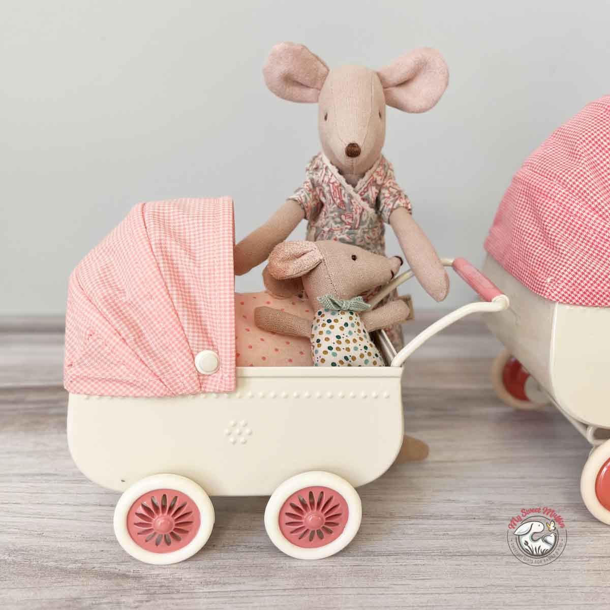 Maileg Mouse size Pram, Coral