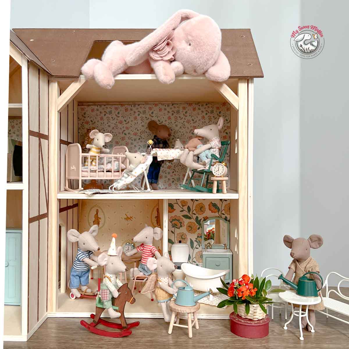 Maileg Dollhouse Changing Table for Baby Mouse, Off White