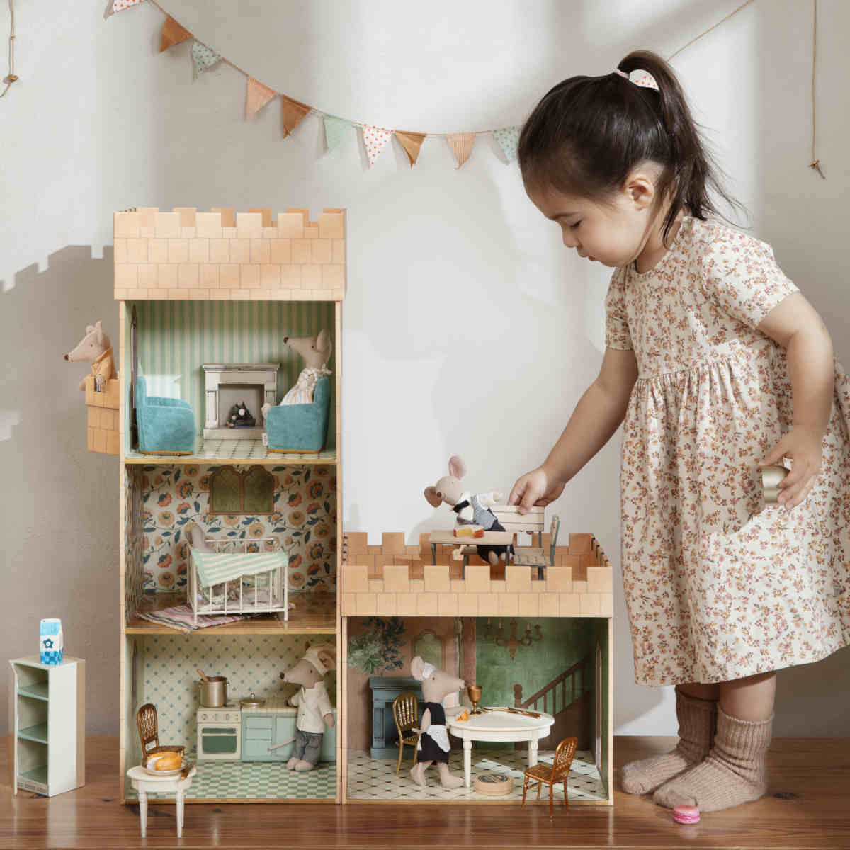 Maileg Doll House Fireplace, Mouse size (Battery NOT included.)