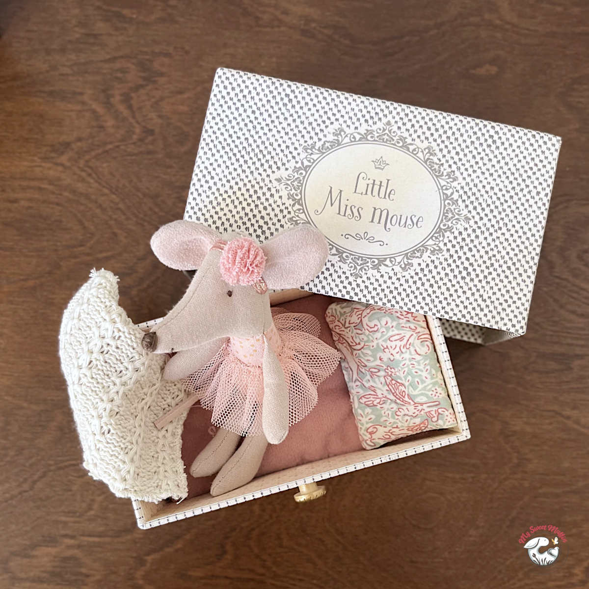 Maileg Little Sister Dancing Mouse in Daybed