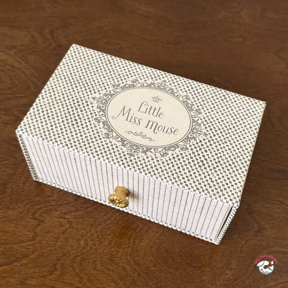 Maileg Little Sister Dancing Mouse in Daybed