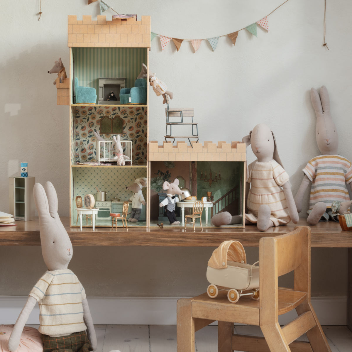 Maileg Doll House Fireplace, Mouse size (Battery NOT included.)