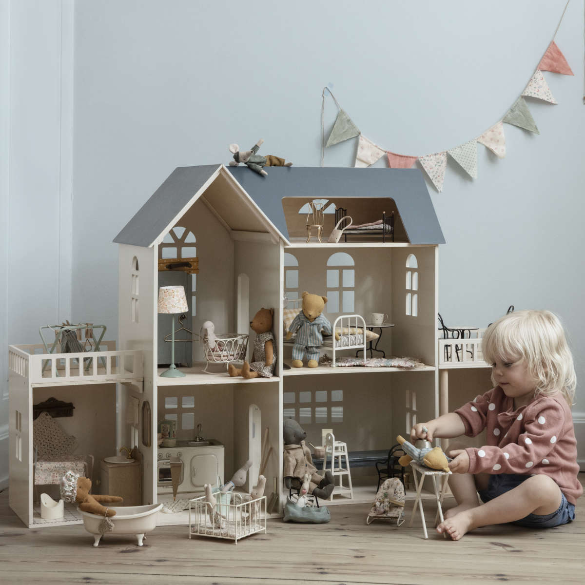 Maileg Vintage Bed for Teddy Junior