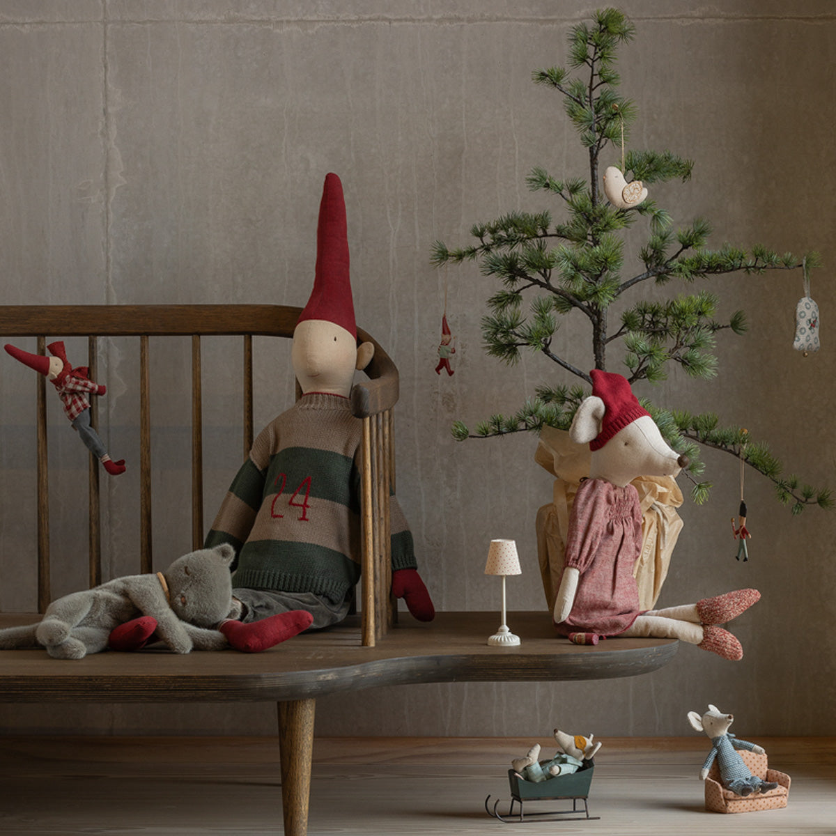 Maileg Doll House Miniature Floor lamp, Dark Powder