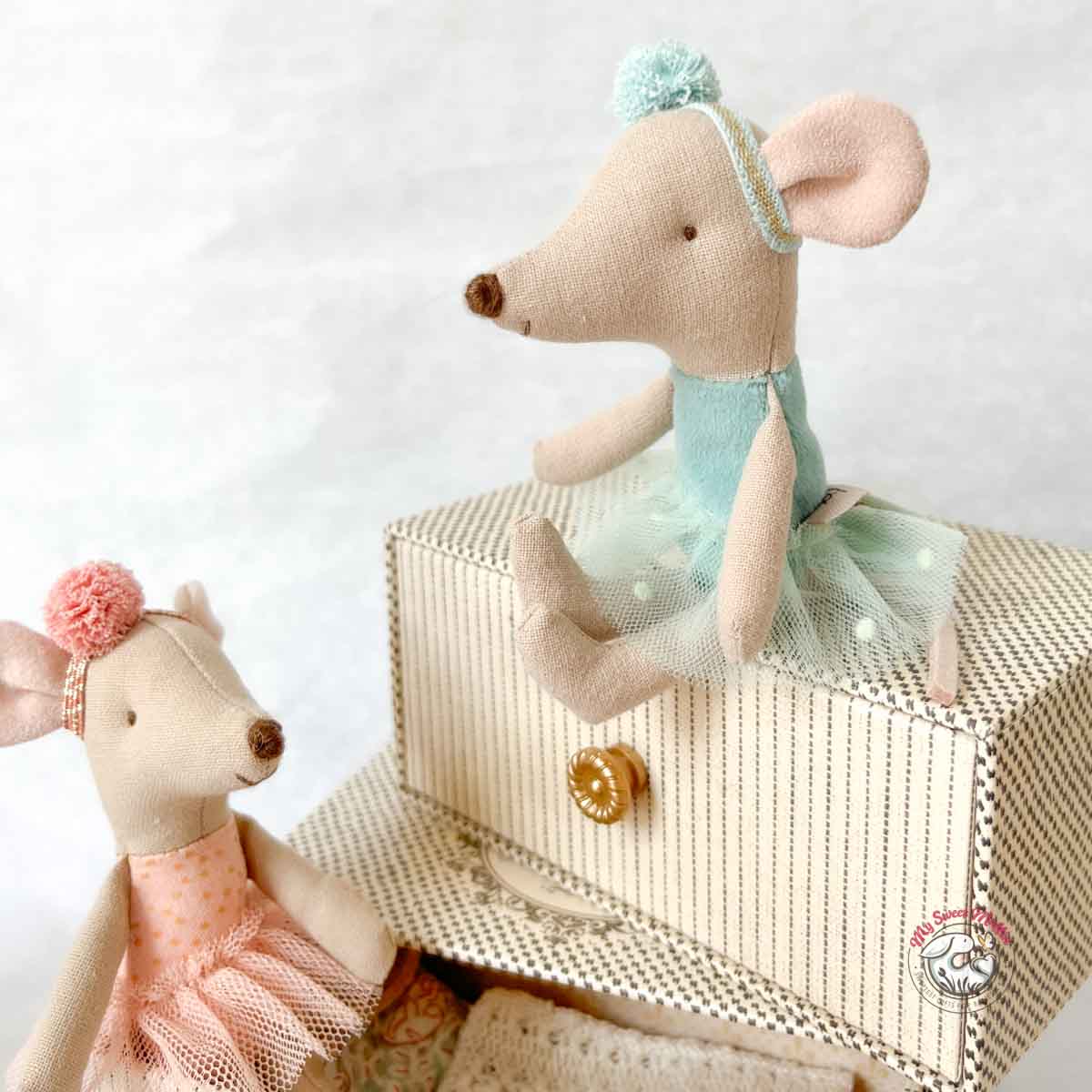 Maileg Little Sister Dancing Mouse in Daybed