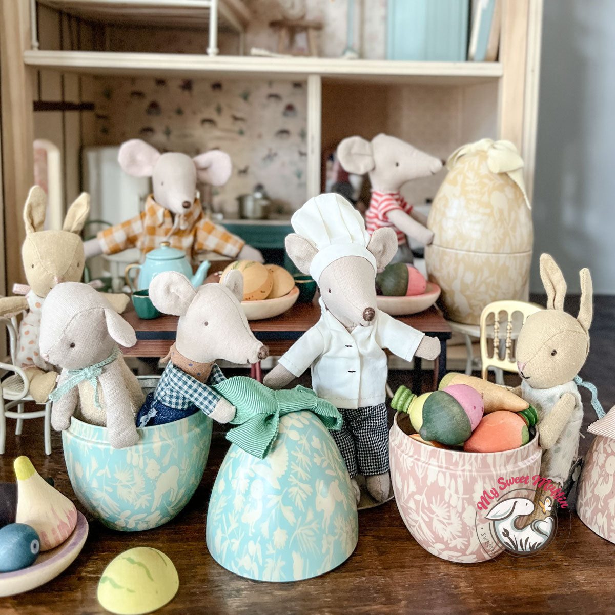 Maileg Easter Egg with Micro Rabbit, Small - Cream Yellow