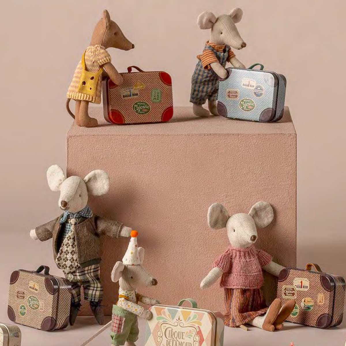 Maileg Knitted Dress and Bag in Suitcase for Big sister mouse