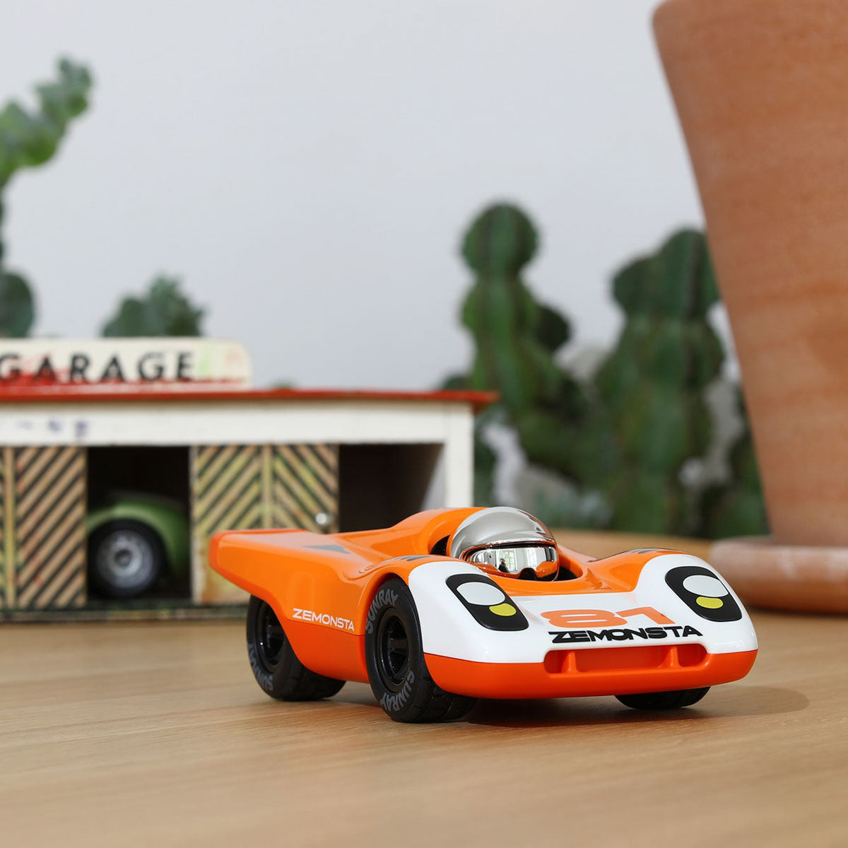 Playforever Zemonsta Egon, Orange