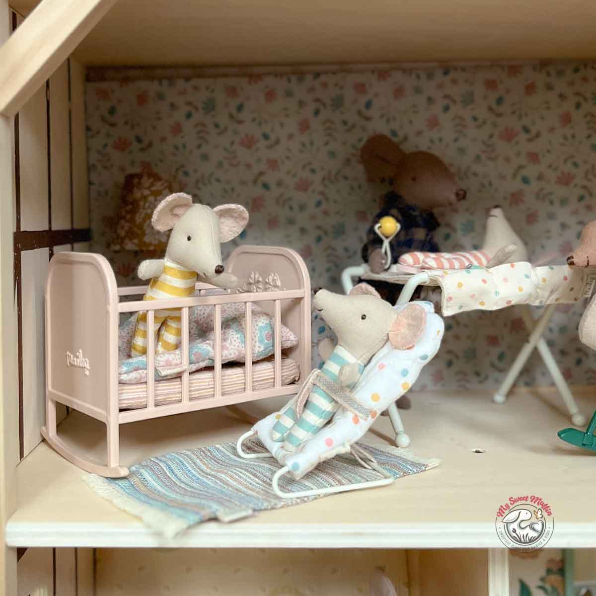 Maileg Dollhouse Changing Table for Baby Mouse, Off White