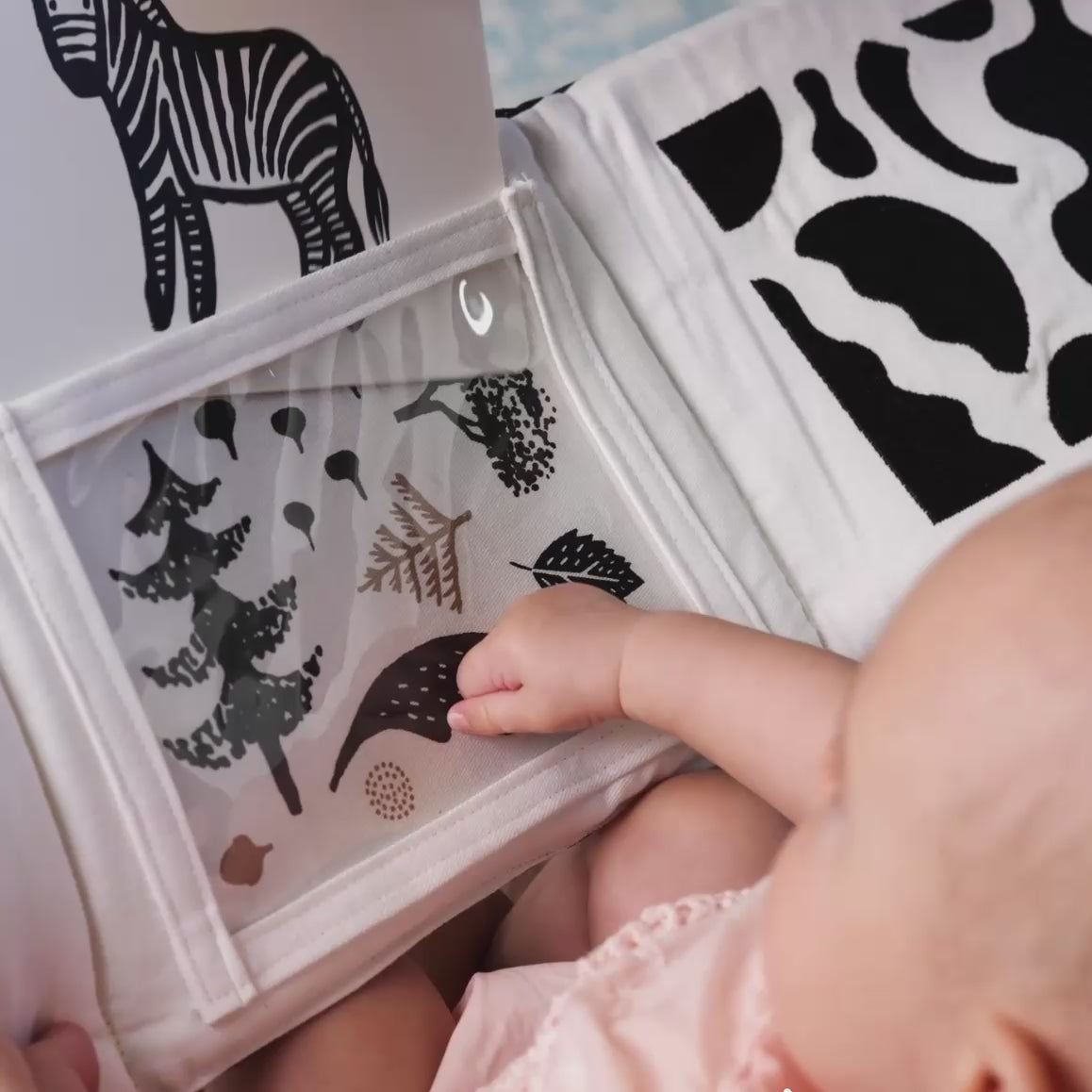 Baby Tummy Time Gallery Gift Set with Flash Cards