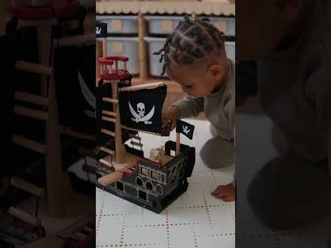 Le Toy Van Barbarossa Pirate Ship