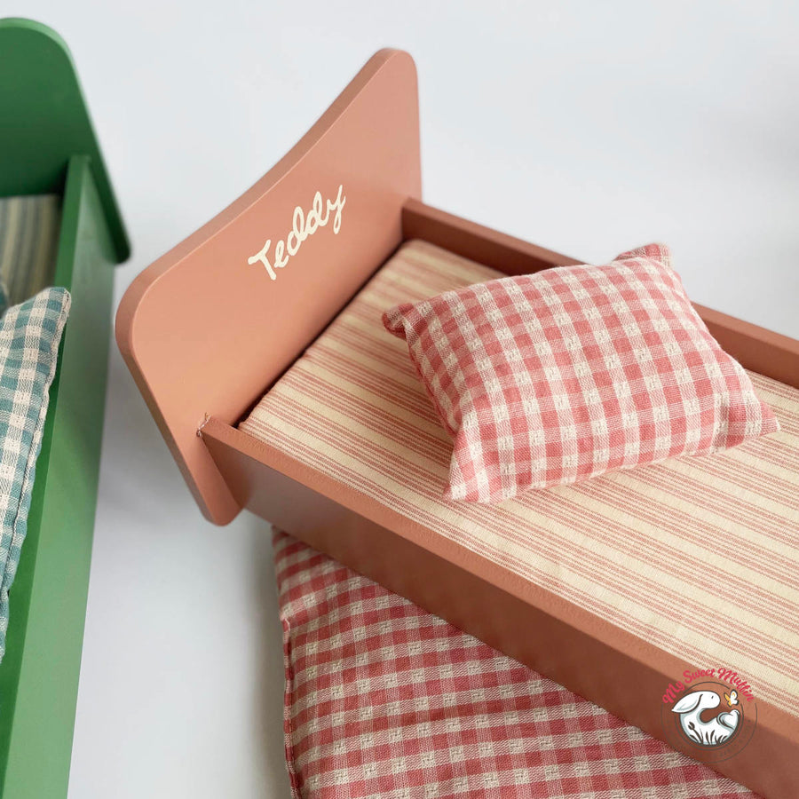 Wooden Bed, Teddy Mom main image 0