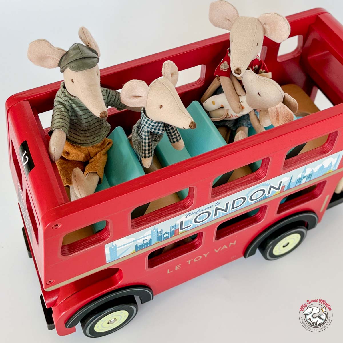 Wooden london bus with passengers hot sale